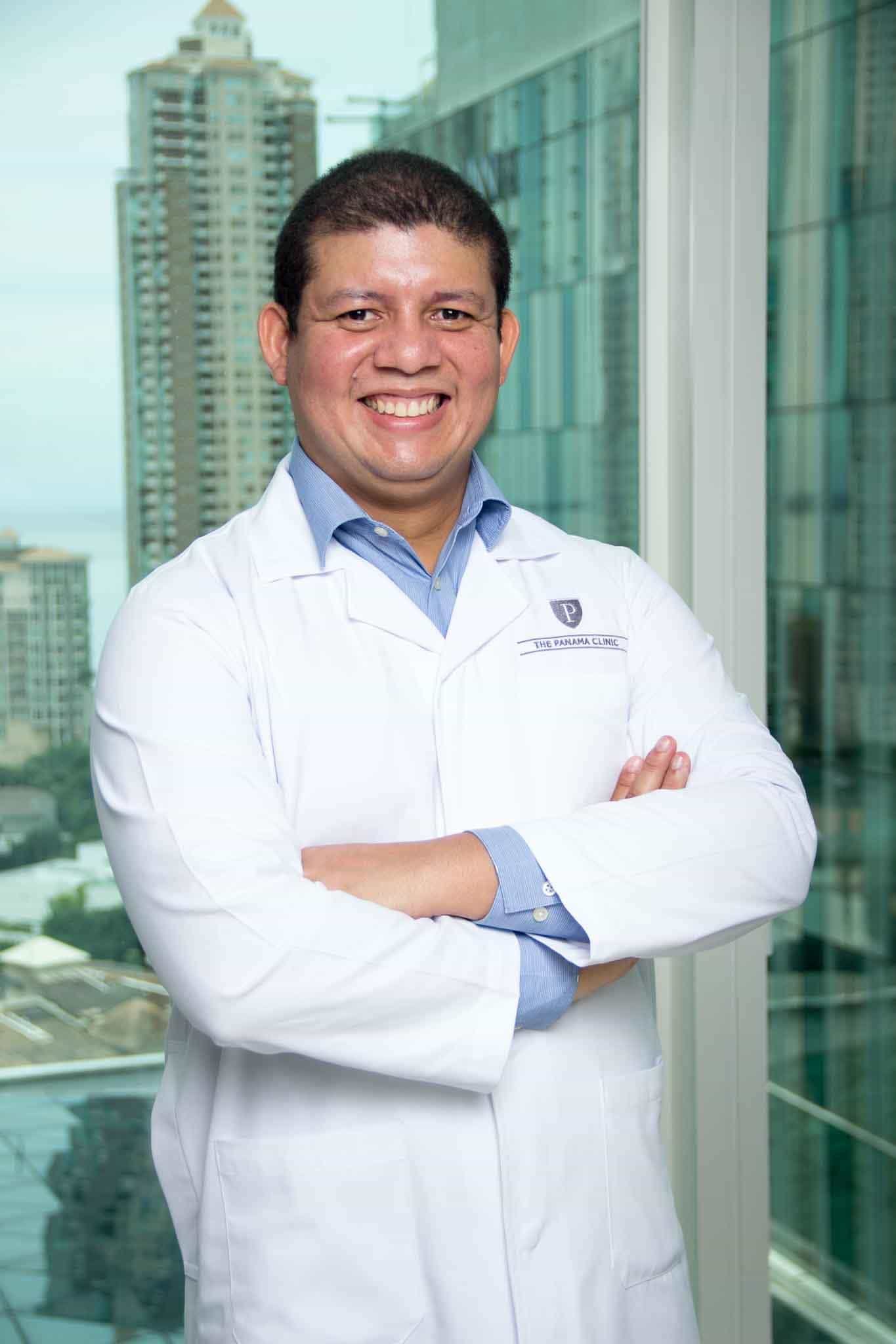 Dr. Jan Axel Cubilla, gastroenterólogo y especialista en endoscopia gastrointestinal en Panamá